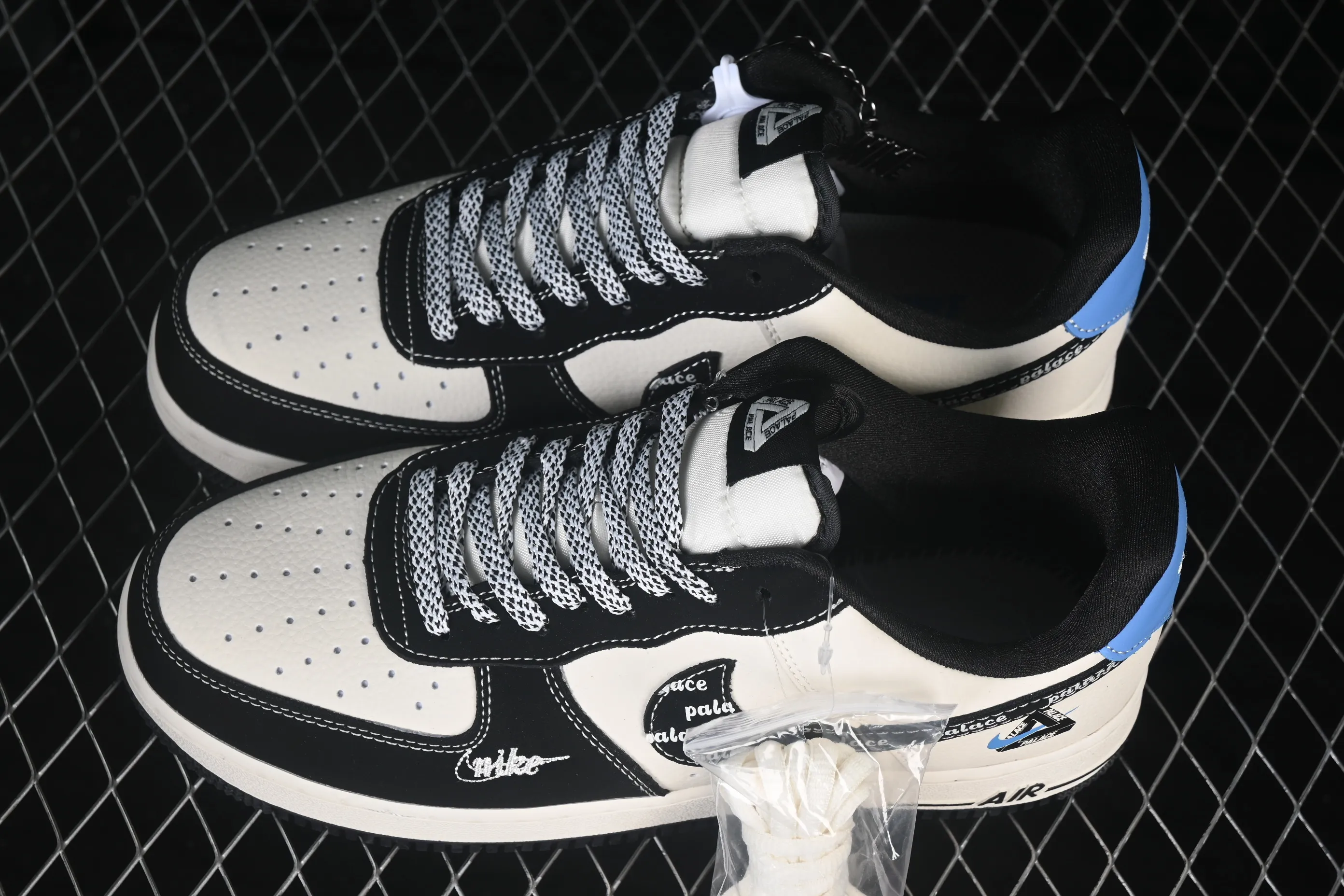 All categories Nk Air Force 1 Air Force series Nk Air Force 1 Low Air Force low-top Nike Air Force 1'07 Low Black, beige and blue contrast Air Force 1 low-top casual sneakers DW8806-005